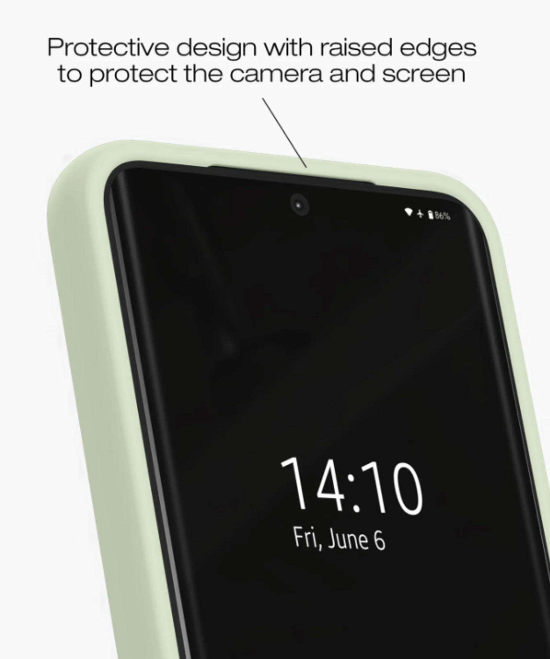 Nahaufnahme einer grünen Schutzhülle auf einem Smartphone mit erhöhtem Rand.