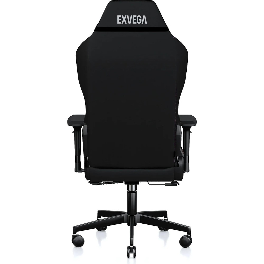 Kollu ve tekerlekli siyah bir EXVEGA oyuncu koltuğunun arka görünümü.