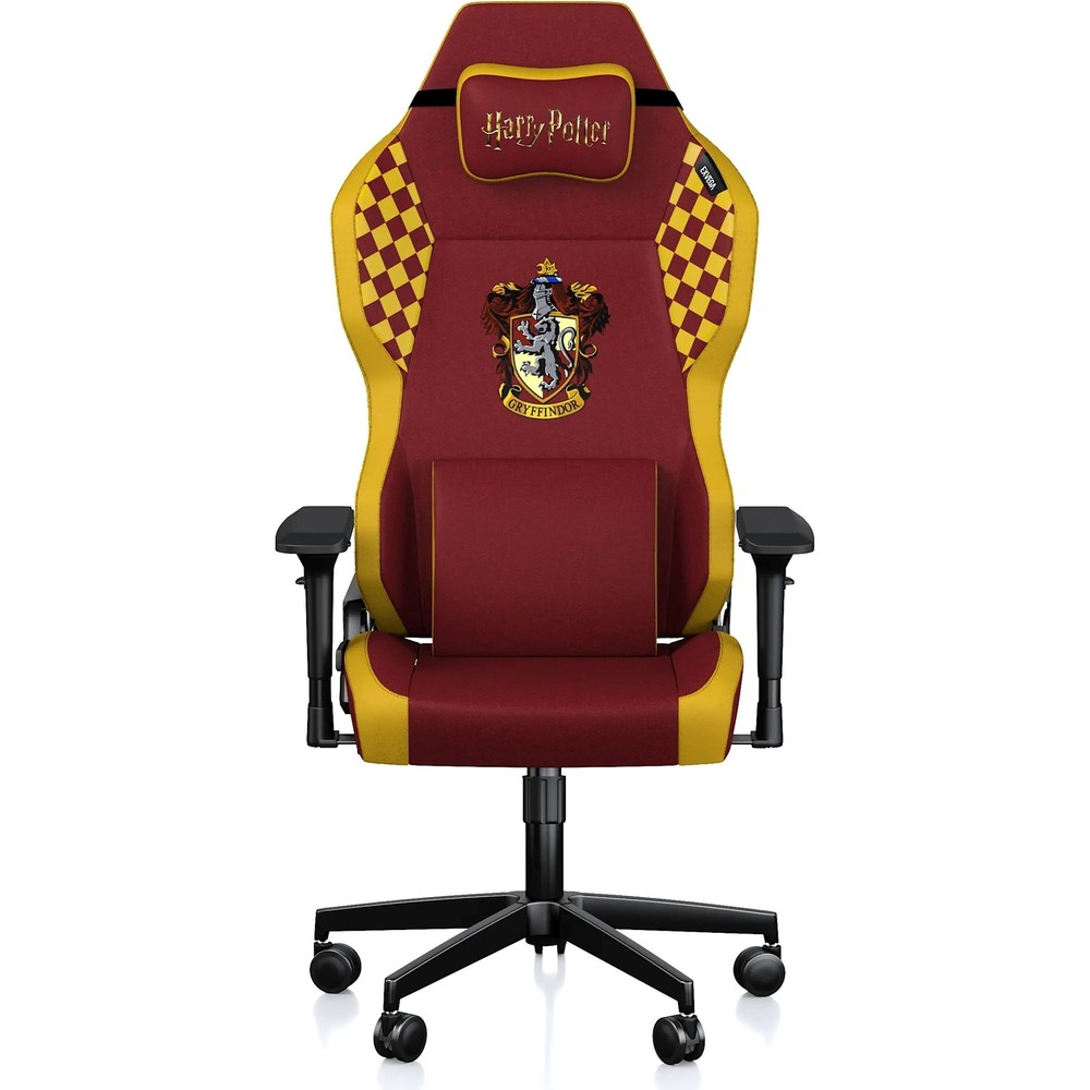 Açık arka planda Harry Potter logosu ve arması olan kırmızı-altın rengi Gryffindor oyuncu koltuğu.
