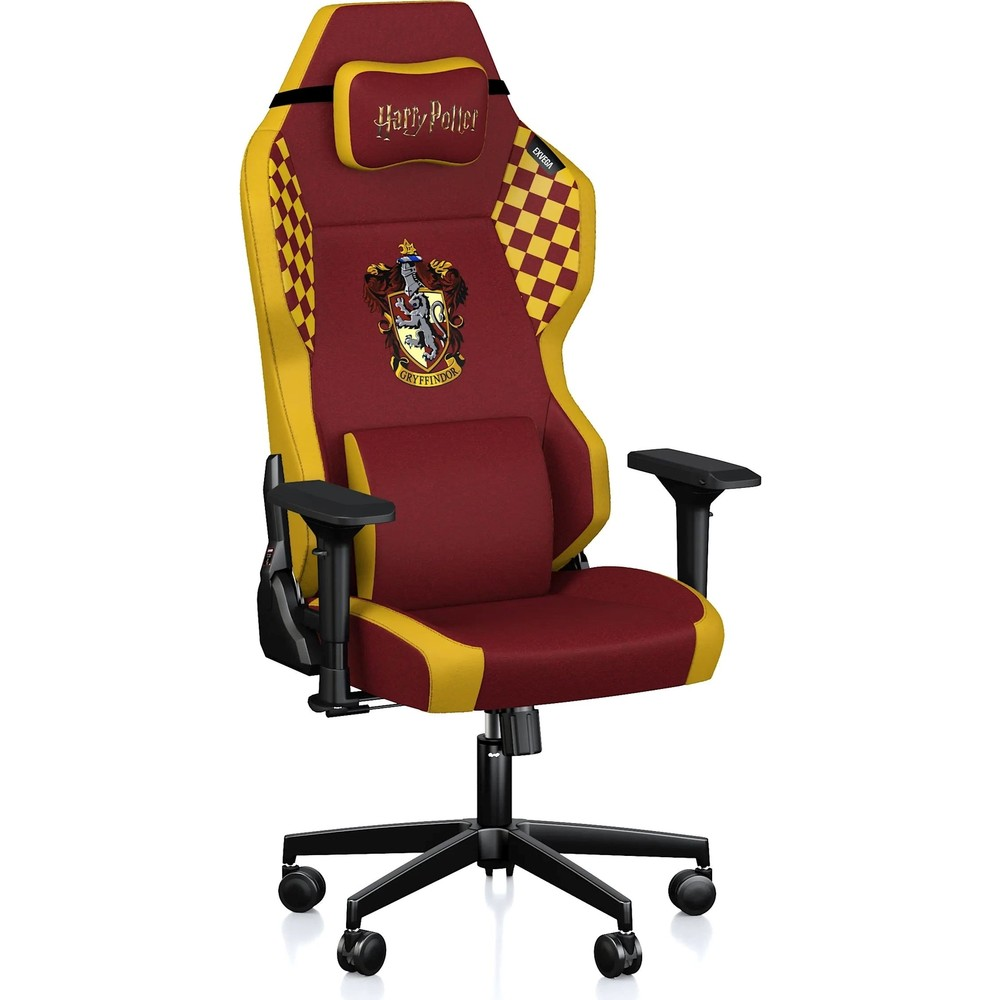 Armali ve yastikli kirmizi ve altin rengi Gryffindor oyuncu koltugu.