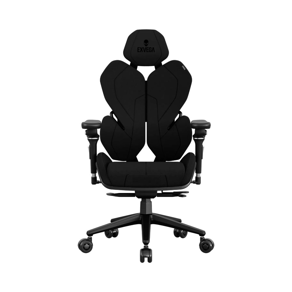 Beyaz arka planda tekerlekli, ayarlanabilir kolçaklı ve bölünmüş sırt dayanaklı siyah ergonomik oyuncu koltuğu.