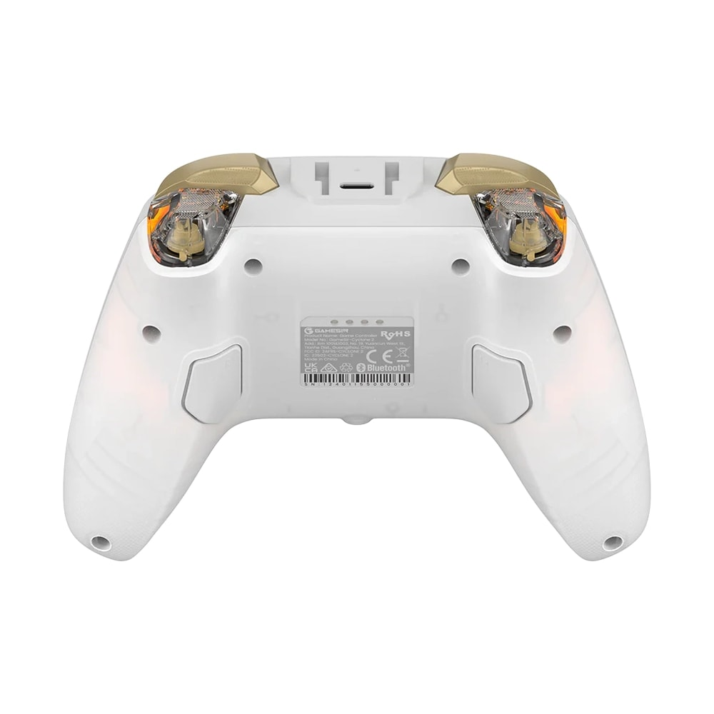 Rückansicht eines weißen Gamepad-Controllers mit goldenen Akzenten, transparenten Triggern und Zertifizierungsetikett.