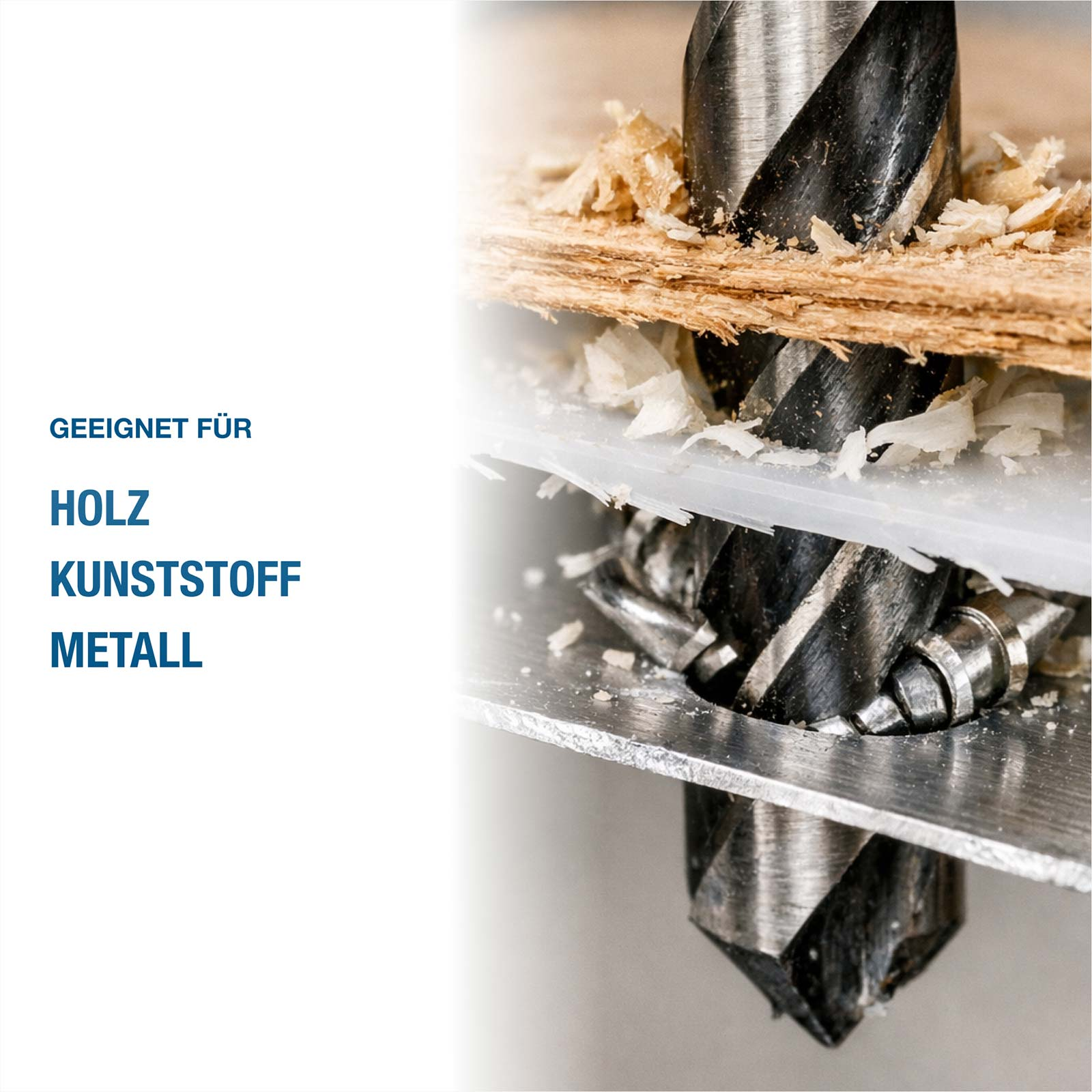 Ein Bohrer durchdringt Holz, Kunststoff und Metall mit Spänen.