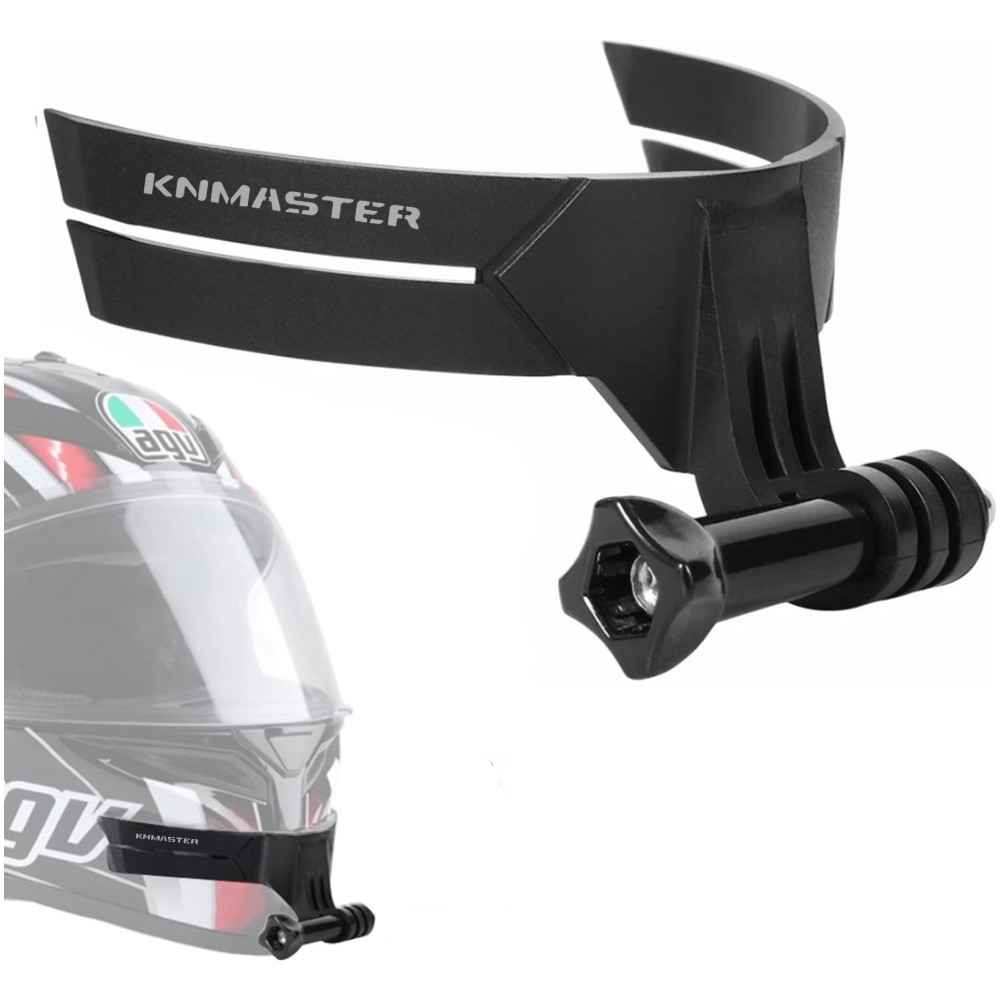 Siyah Knmaster kask kamera aparatı izole edilmiş ve altta bir motosiklet kaskına takılı.