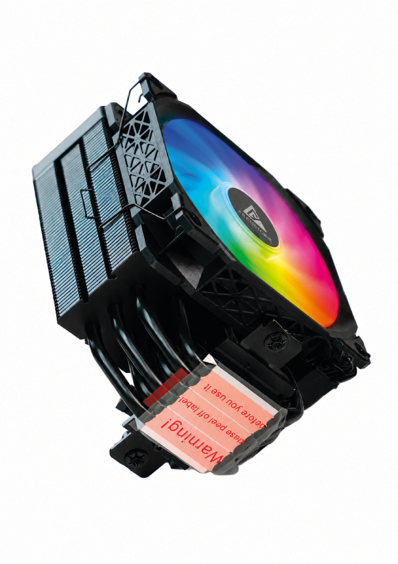 Beyaz arka planda RGB fanlı, soğutucu kanatçıklı ve altında kırmızı uyarı etiketi bulunan siyah bir işlemci soğutucusu.