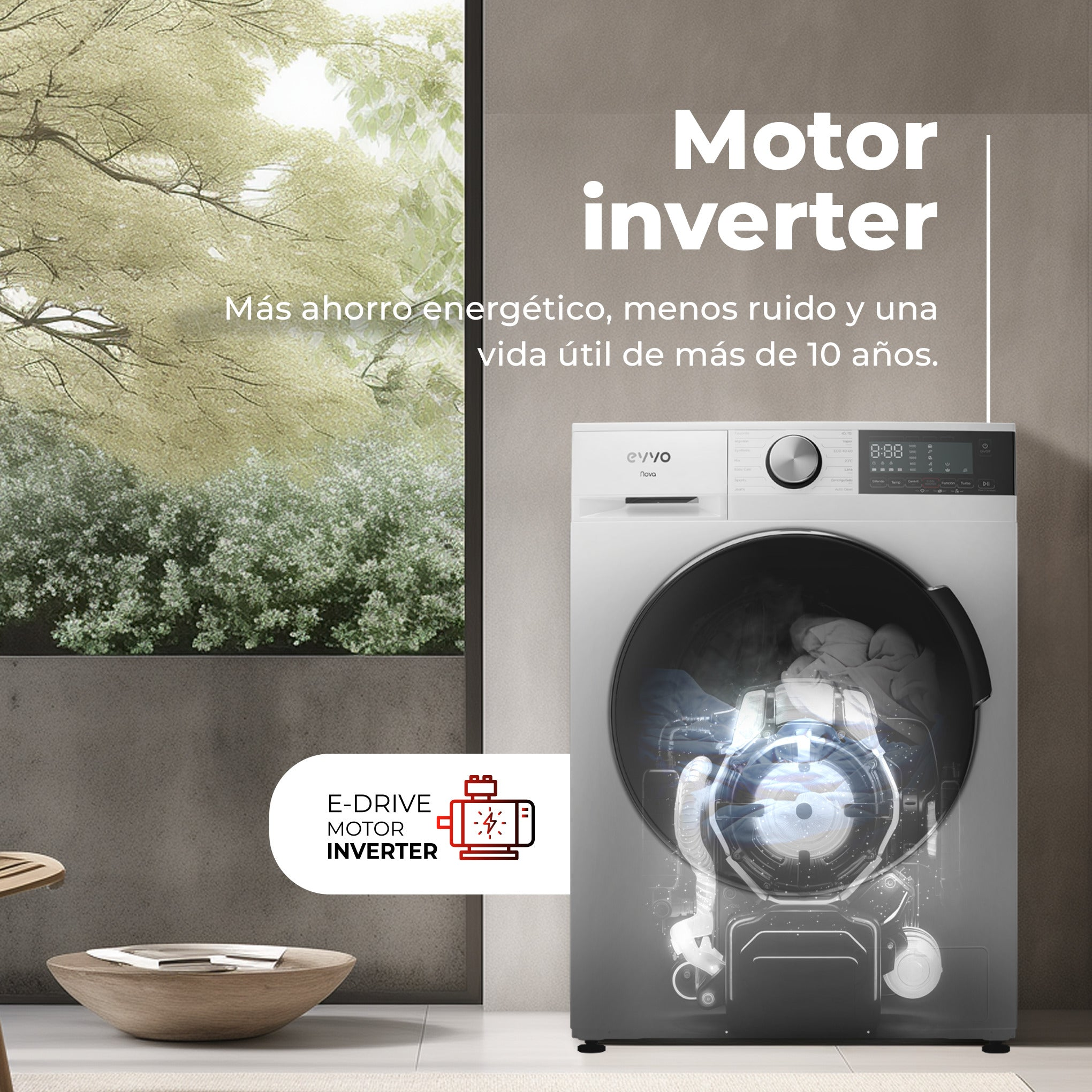 Lavadora blanca con vista transparente del motor inverter y árboles verdes al fondo.
