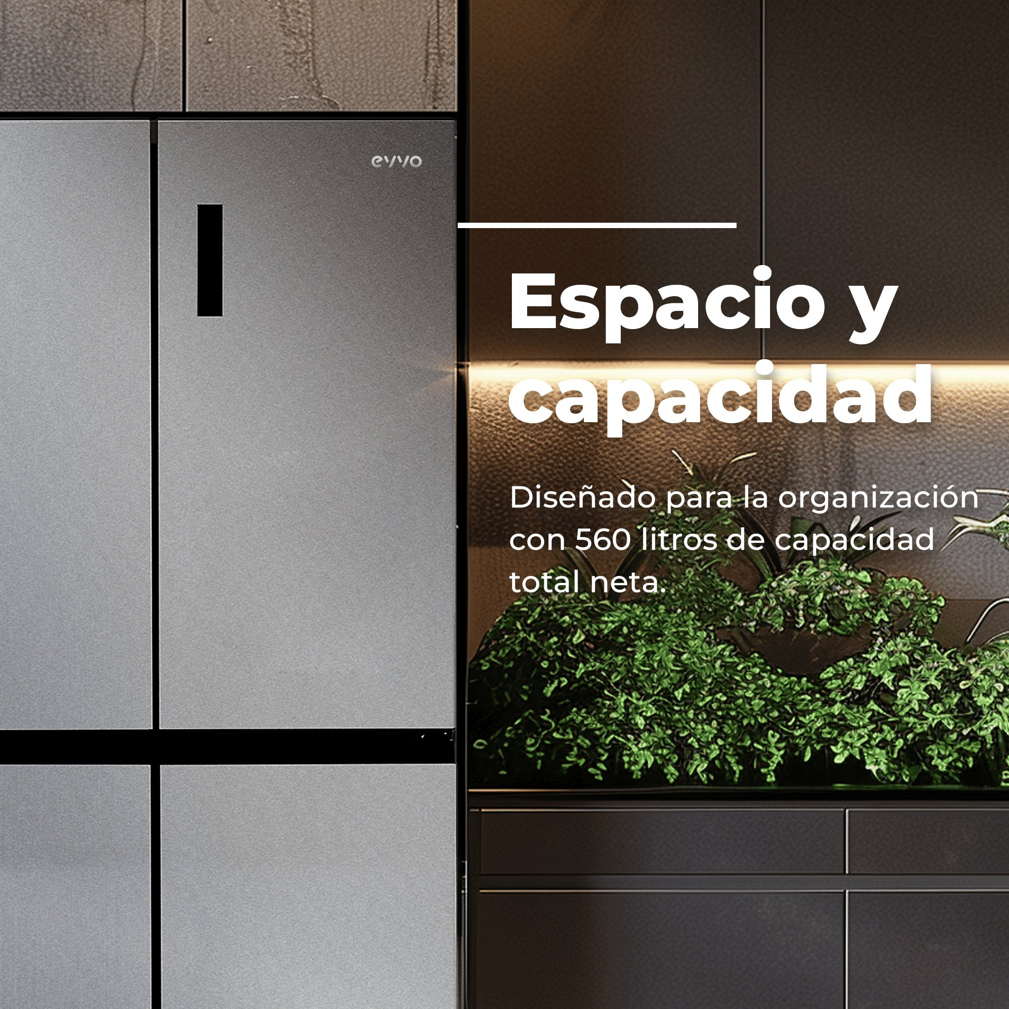 Cocina moderna gris con un gran refrigerador y plantas verdes.