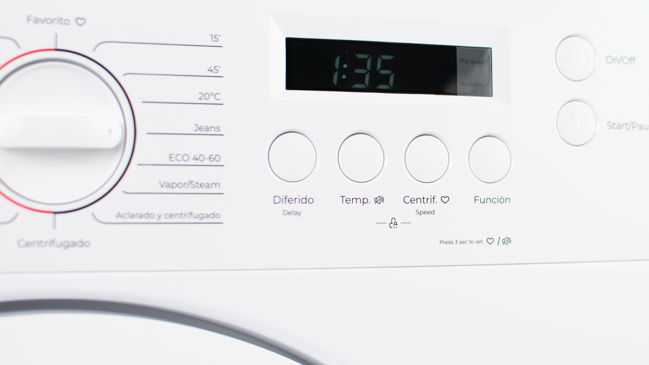 Panel de control de lavadora blanca con pantalla digital, mando giratorio y botones redondos.