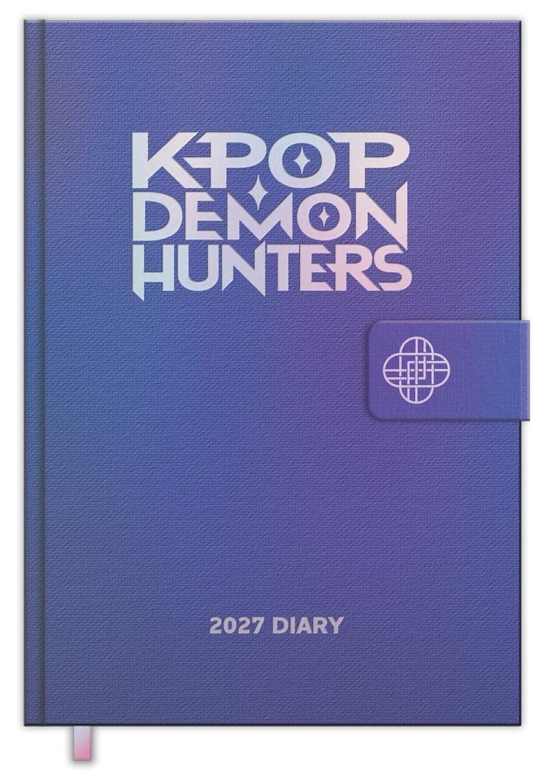 Lila farbenes KPOP DEMON HUNTERS Tagebuch mit glänzenden Buchstaben und Verschlusslasche.