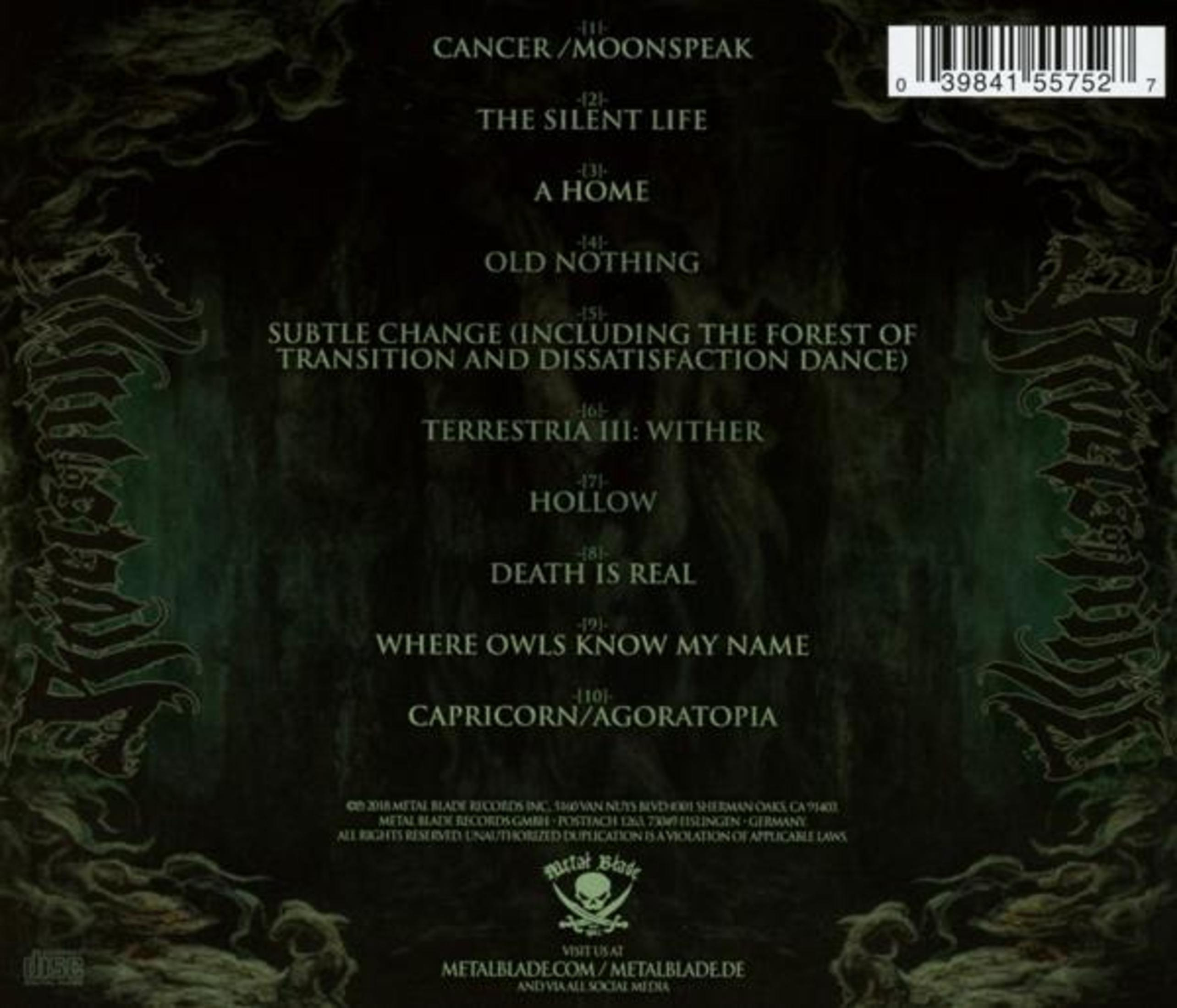 Dunkles CD-Rückseiten-Cover mit Trackliste, Barcode und grüner Wald-Grafik.