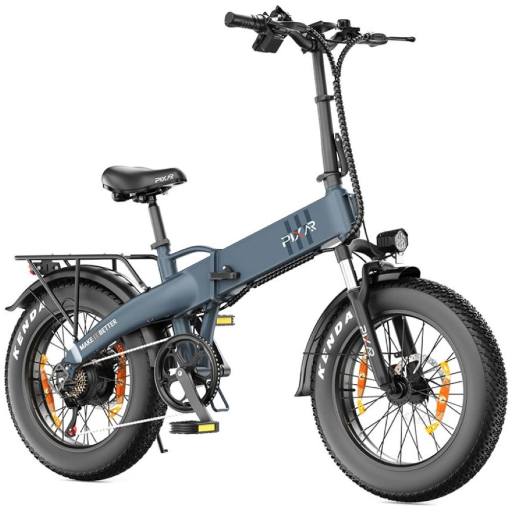 Bicicleta eléctrica plegable gris con neumáticos gruesos, portaequipajes trasero, faro y sillín negro sobre fondo blanco.