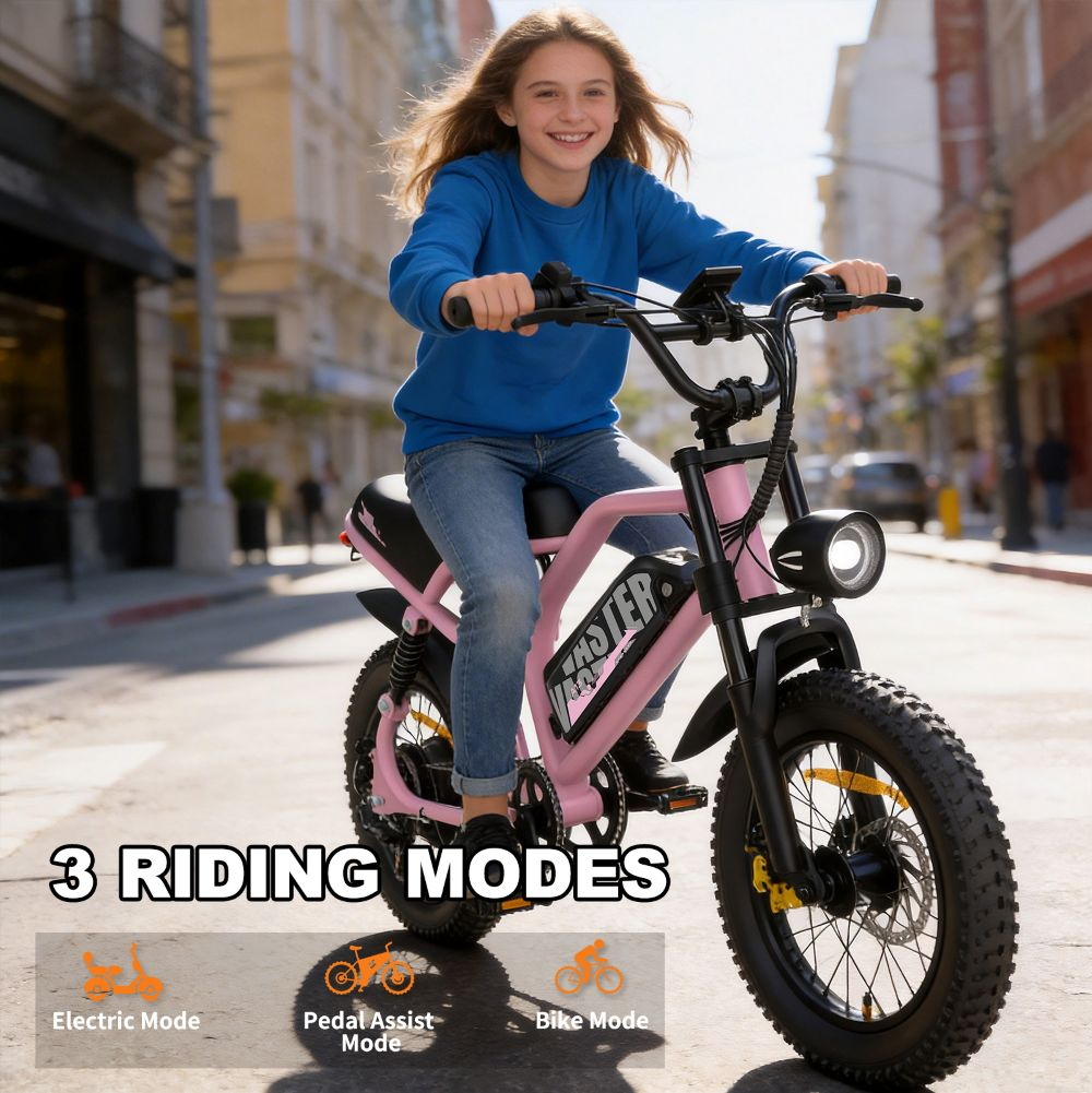 Una niña sonriente monta en una bicicleta eléctrica rosa por una calle.