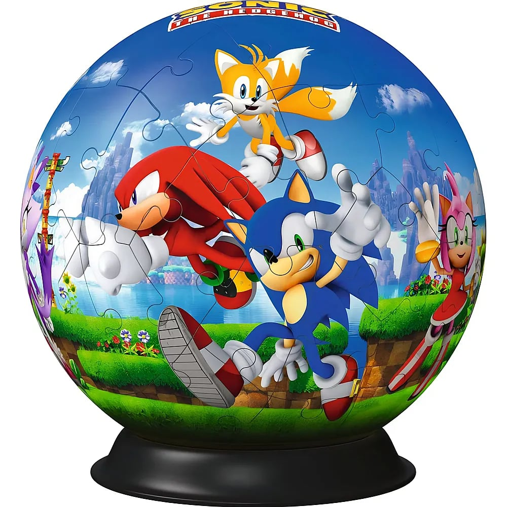 Un puzzle sferico di Sonic su supporto nero, con Sonic, Tails, Knuckles e Amy su sfondo di cielo azzurro.