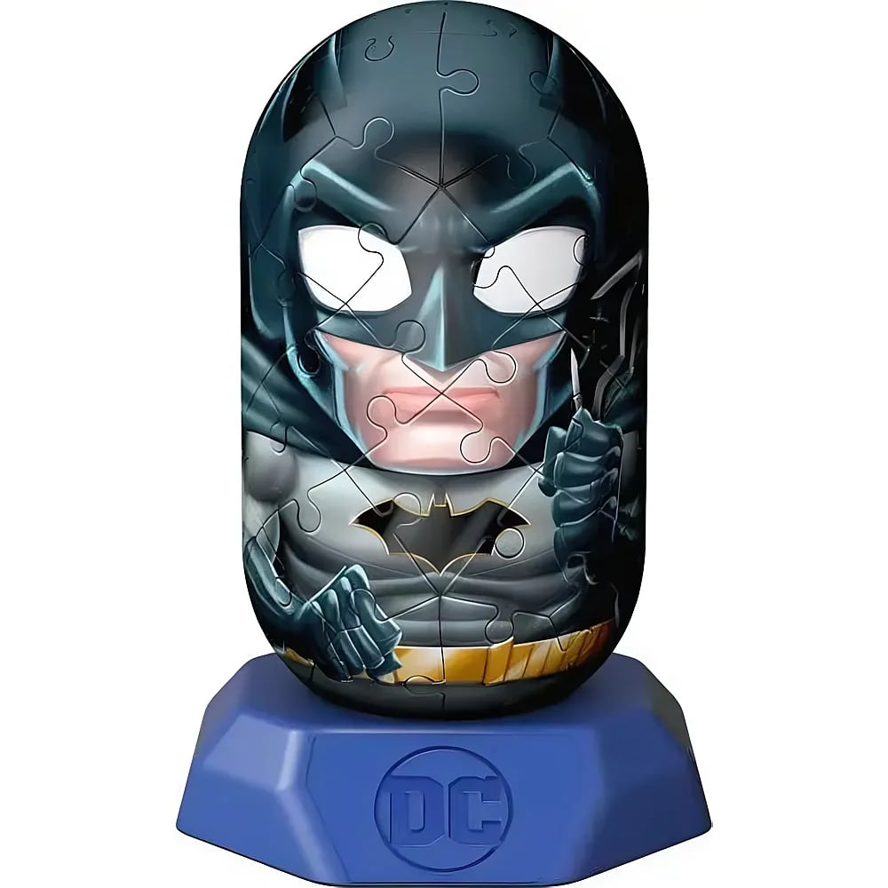 Ein 3D-Batman-Puzzle in Eiform auf einem blauen DC-Ständer.