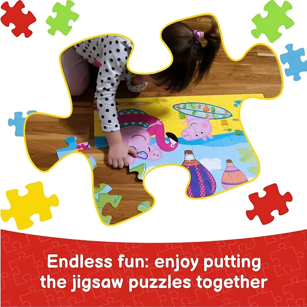 Ein kleines Mädchen im Pünktchenhemd setzt ein Peppa-Wutz-Puzzle auf Holzfußboden zusammen.