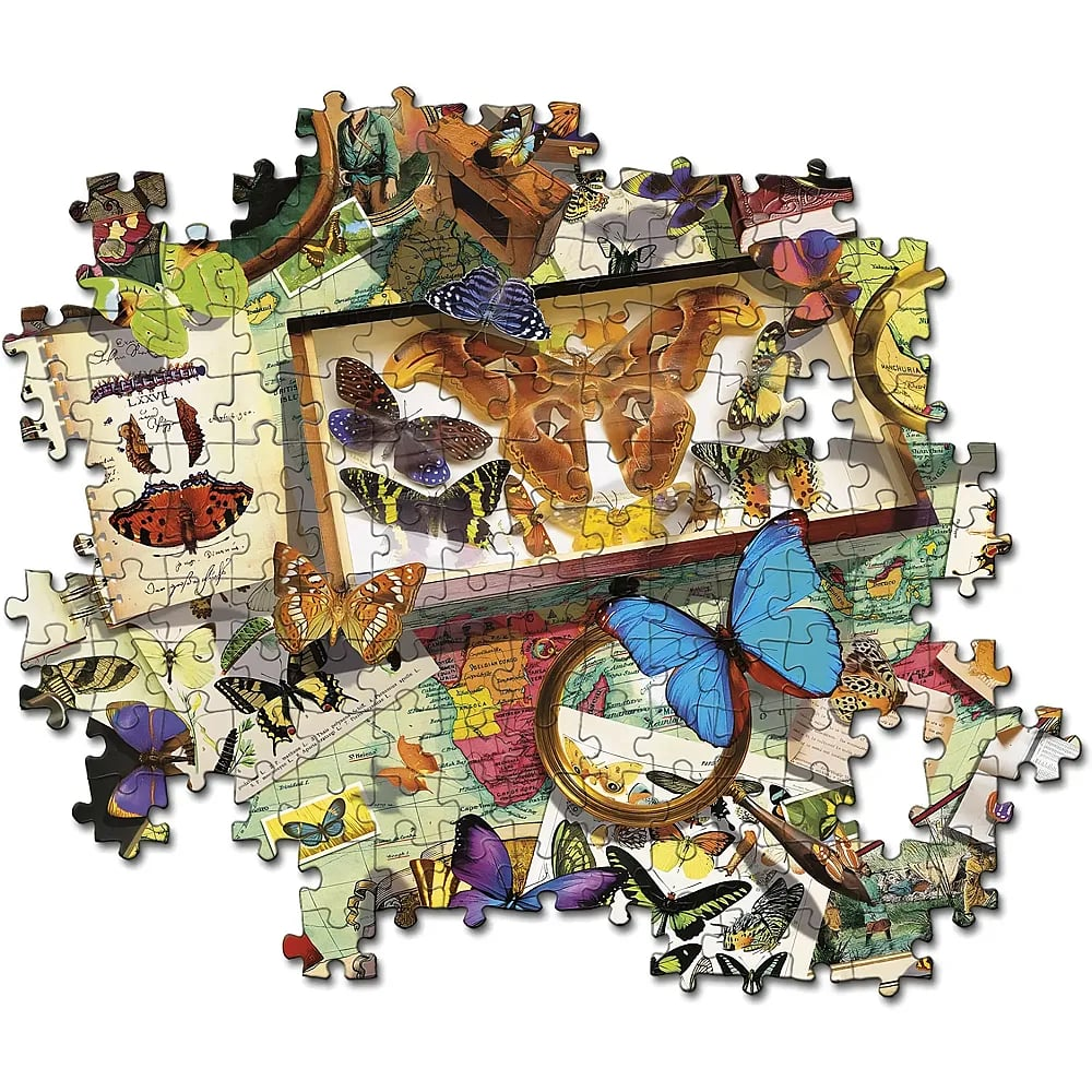 Un puzzle colorato con farfalle e mappe antiche.