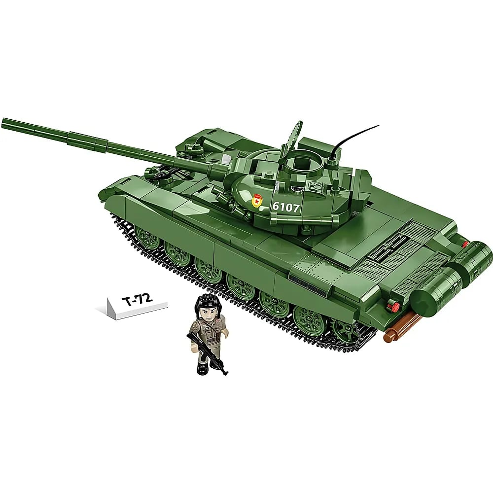 Un carro armato giocattolo verde T-72 con cingoli, torretta e una minifigura con fucile su sfondo bianco.