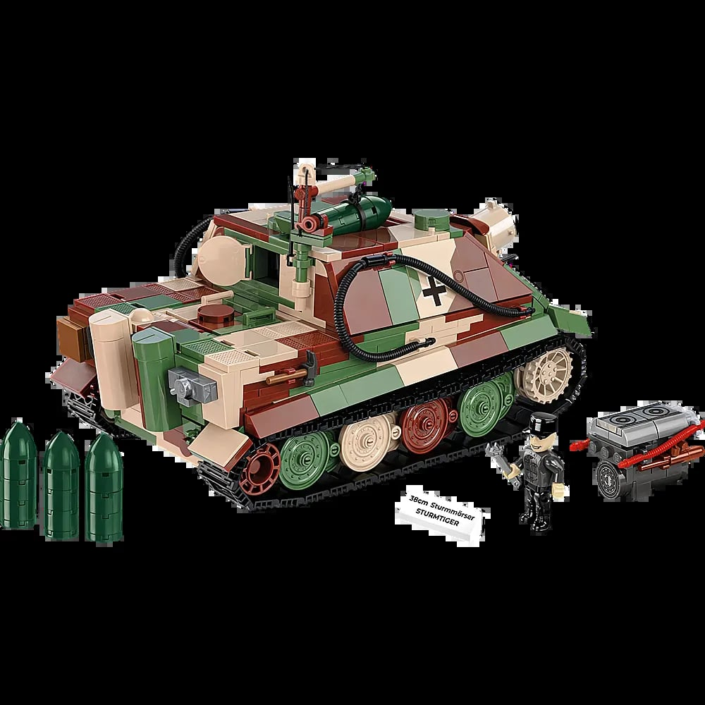 Un modèle de char Lego Sturmtiger camouflé avec une figurine, des munitions et un moteur sur fond noir.