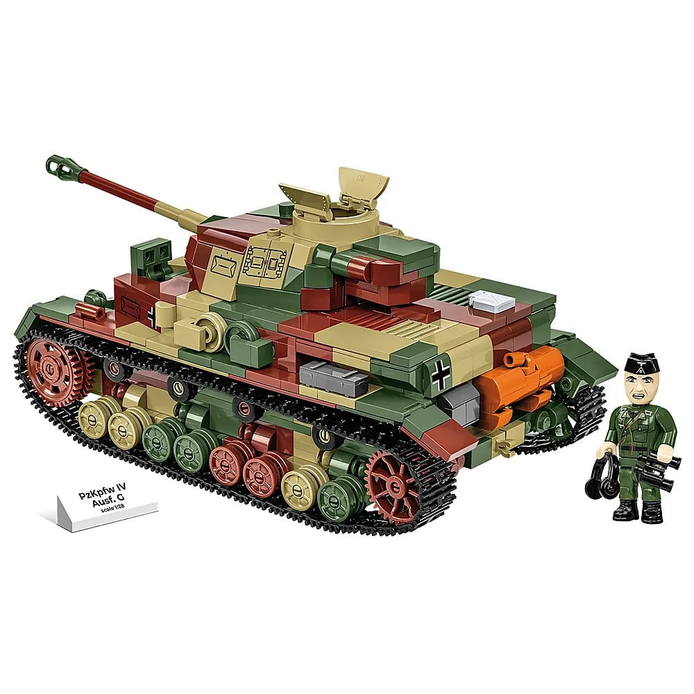Ein grün-braun getarnter LEGO-Panzer PzKpfw IV Ausf. G mit schwarzem Kettensatz und einer Soldatenfigur rechts daneben.
