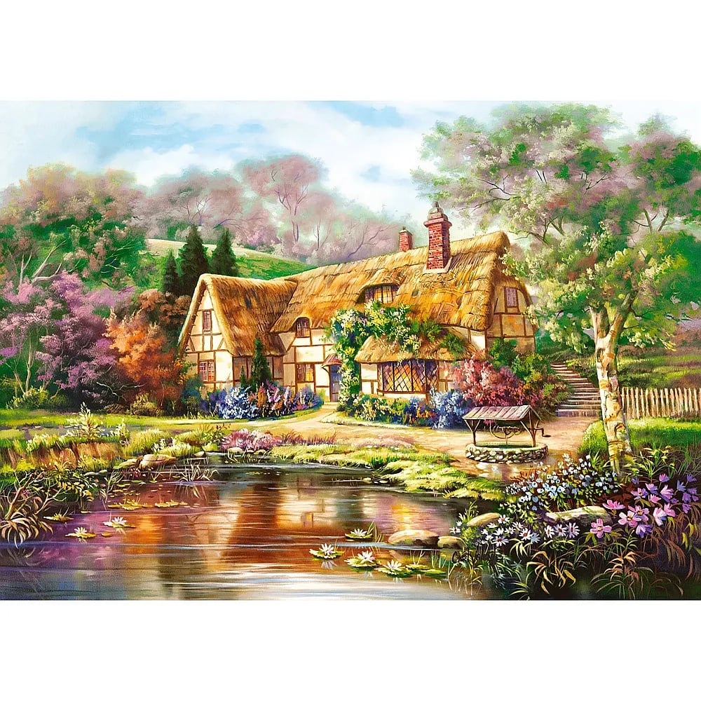 Ein malerisches Cottage mit Reetdach an einem ruhigen Teich, umgeben von bunten Blumen und üppigem Grün.