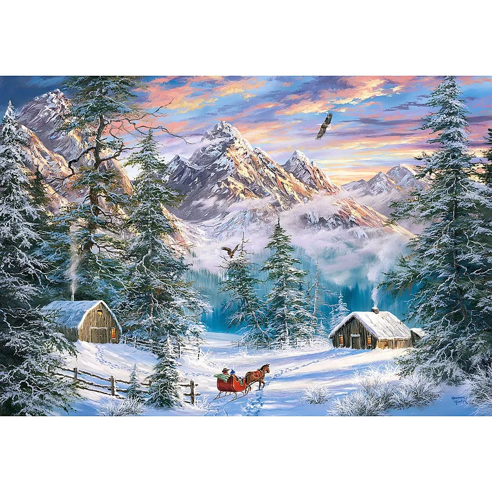 Eine verschneite Berglandschaft mit Hütten, einem Pferdeschlitten und fliegenden Adlern unter buntem Abendhimmel.