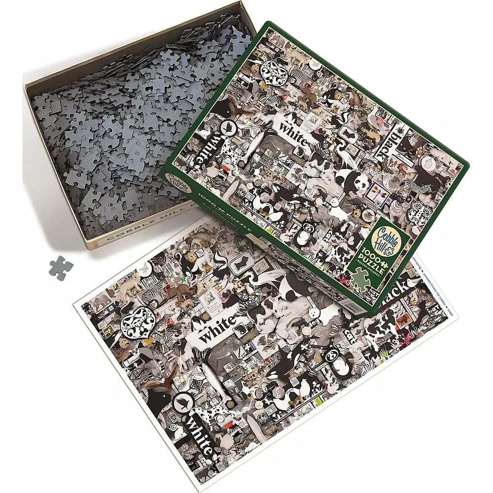 Une boîte de puzzle ouverte avec des pièces, son couvercle et un poster d'animaux noirs et blancs sur fond blanc.