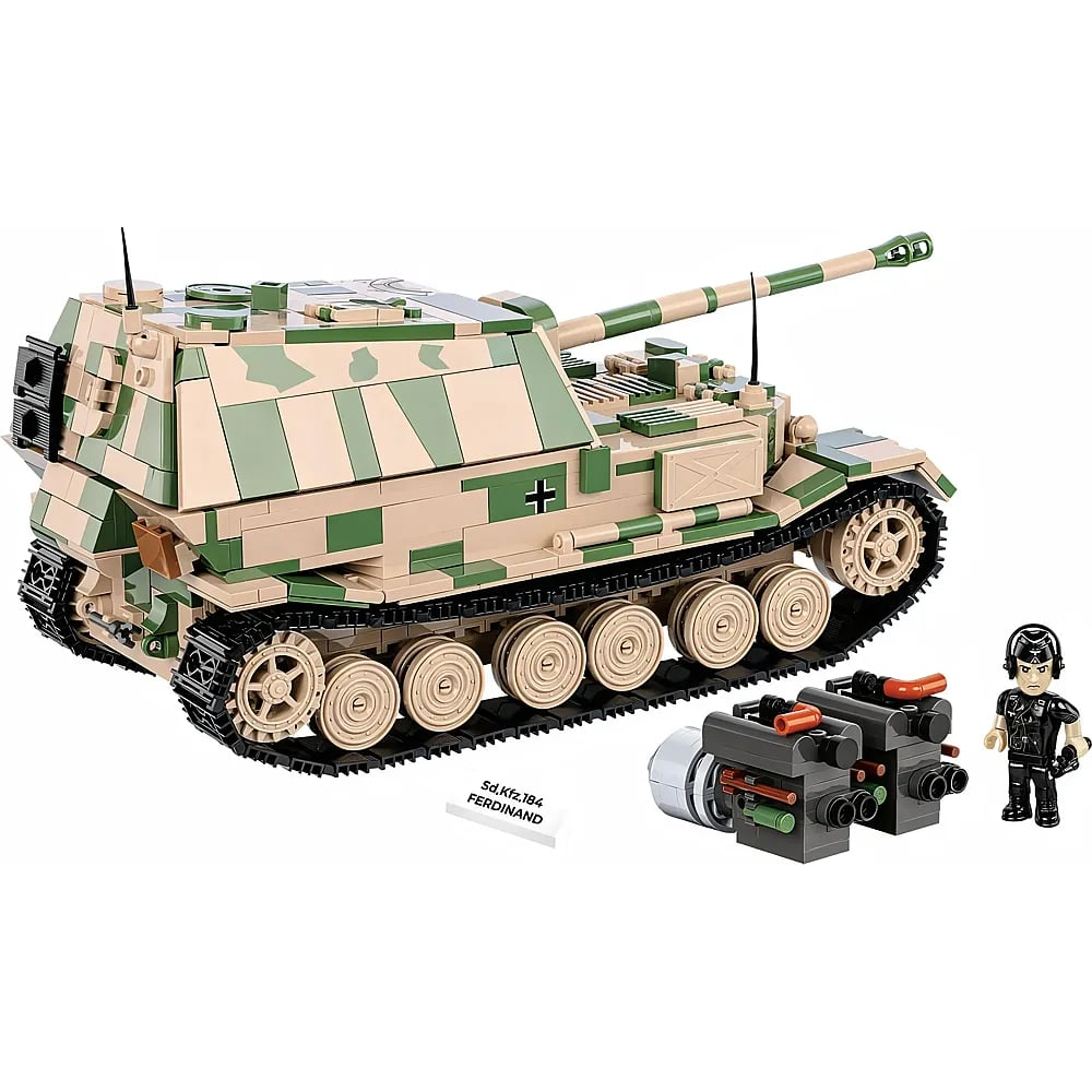Spielzeugmodell eines deutschen Ferdinand-Panzers mit Tarnmuster, einer Figur und Motorteilen.