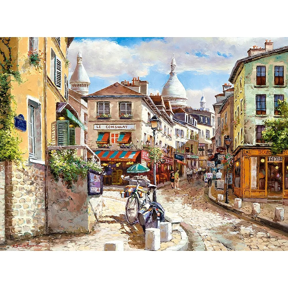 Ein Gemälde einer Kopfsteinpflasterstraße in Paris mit bunten Gebäuden, einem Fahrrad im Vordergrund und Sacre-Coeur.