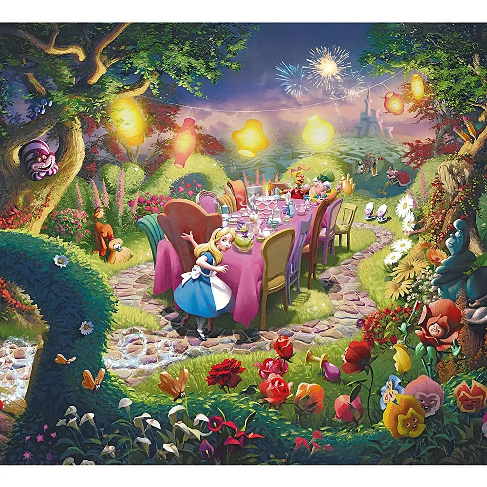 Alice und Figuren feiern im verzauberten Wald unter bunten Lampions und Feuerwerk eine Teeparty.