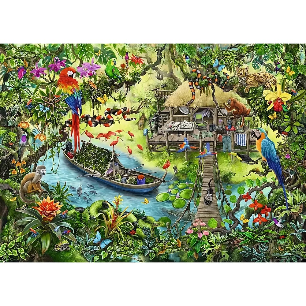 Üppige Dschungelszene mit Fluss, Boot, Baumhaus, Brücke, bunten Papageien, Affen und exotischen Tieren.