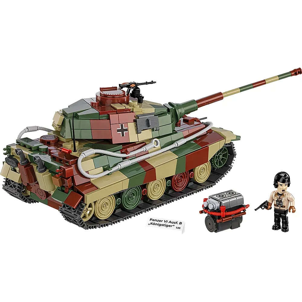 Un tank Lego camouflé avec un canon, un bloc moteur et une figurine sur fond blanc.
