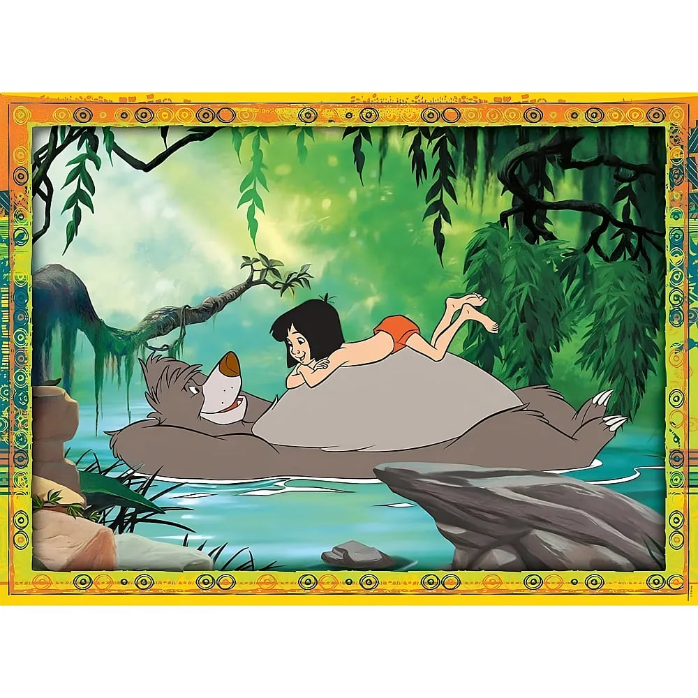 Mogli liegt auf dem Bauch eines Bären, der im Fluss schwimmt.