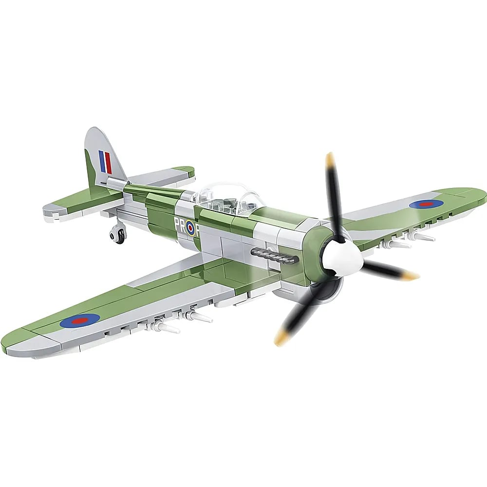 Un avion de chasse jouet vert et gris avec hélice tournante, insignes britanniques et missiles sous les ailes.