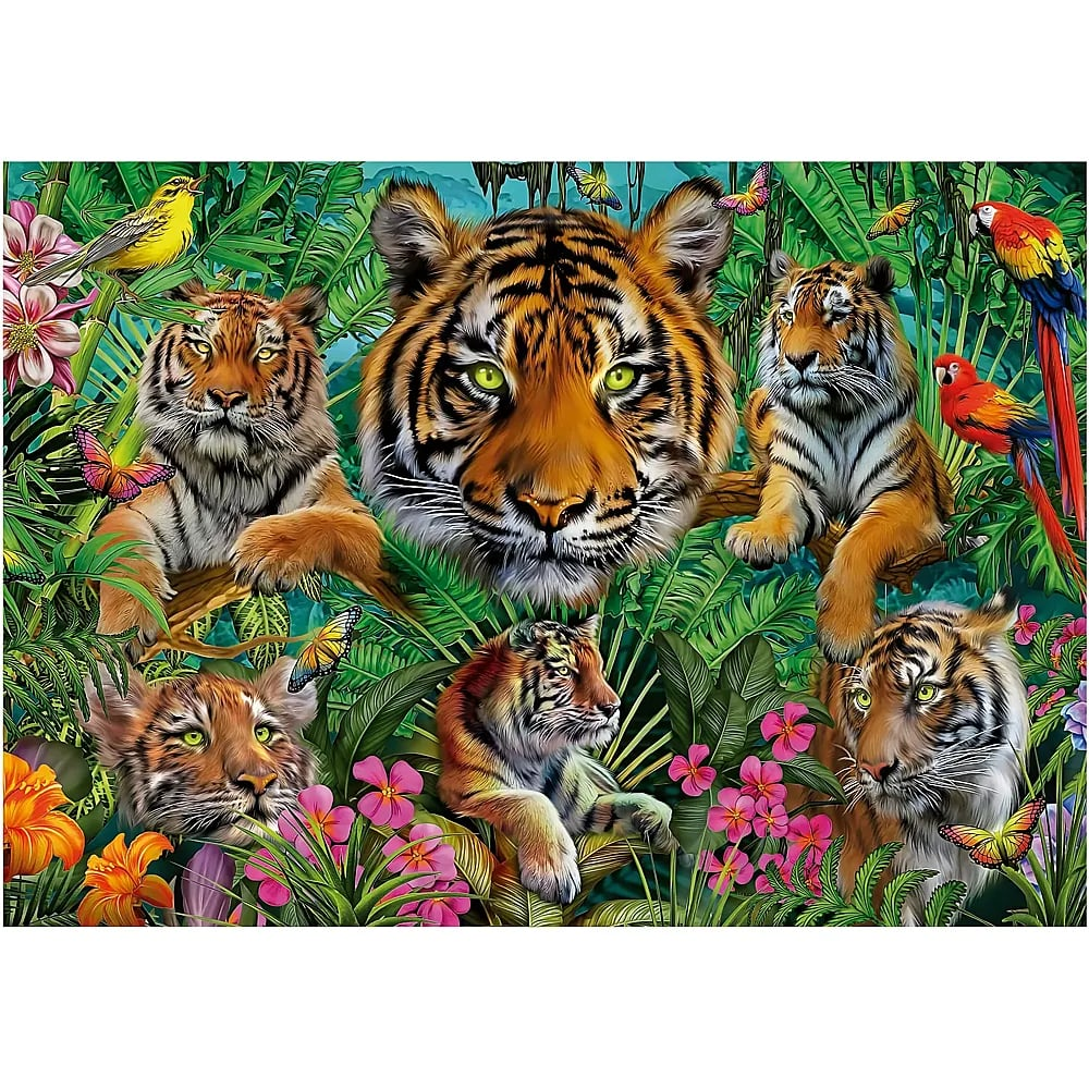 Mehrere Tiger, bunte Papageien und Schmetterlinge im dichten Dschungel.