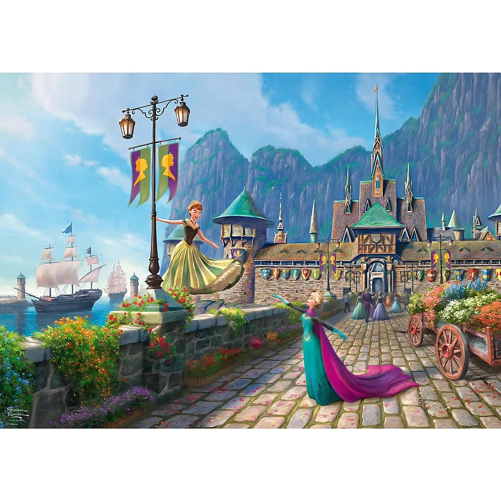 Anna hält eine Laterne auf einer Steinmole, während Elsa aus einem Pflasterhof aufblickt, mit Schiffen und Schloss.