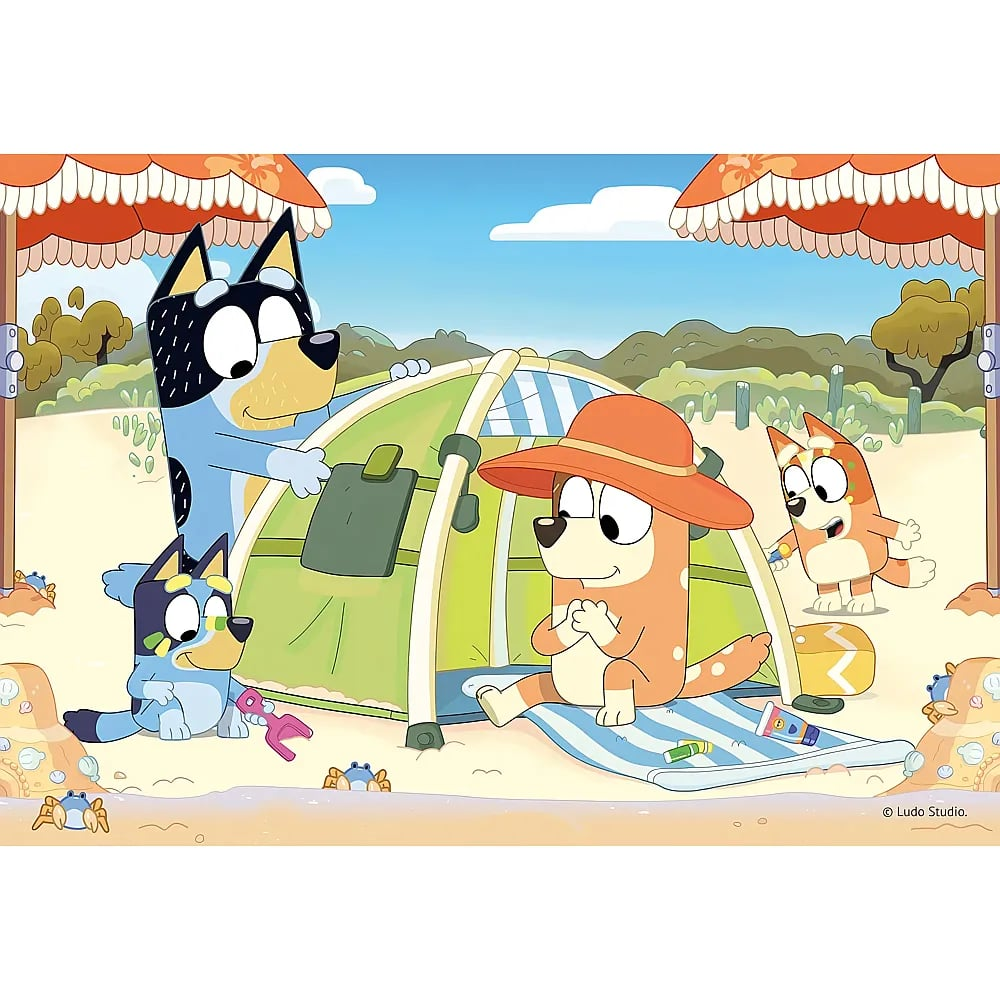 Perros azules y naranjas en la playa, uno con sombrero naranja se sienta dentro de una tienda.