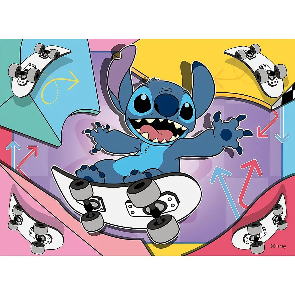 Stitch aus Lilo und Stitch fährt fröhlich Skateboard inmitten bunter abstrakter Formen und Pfeile.