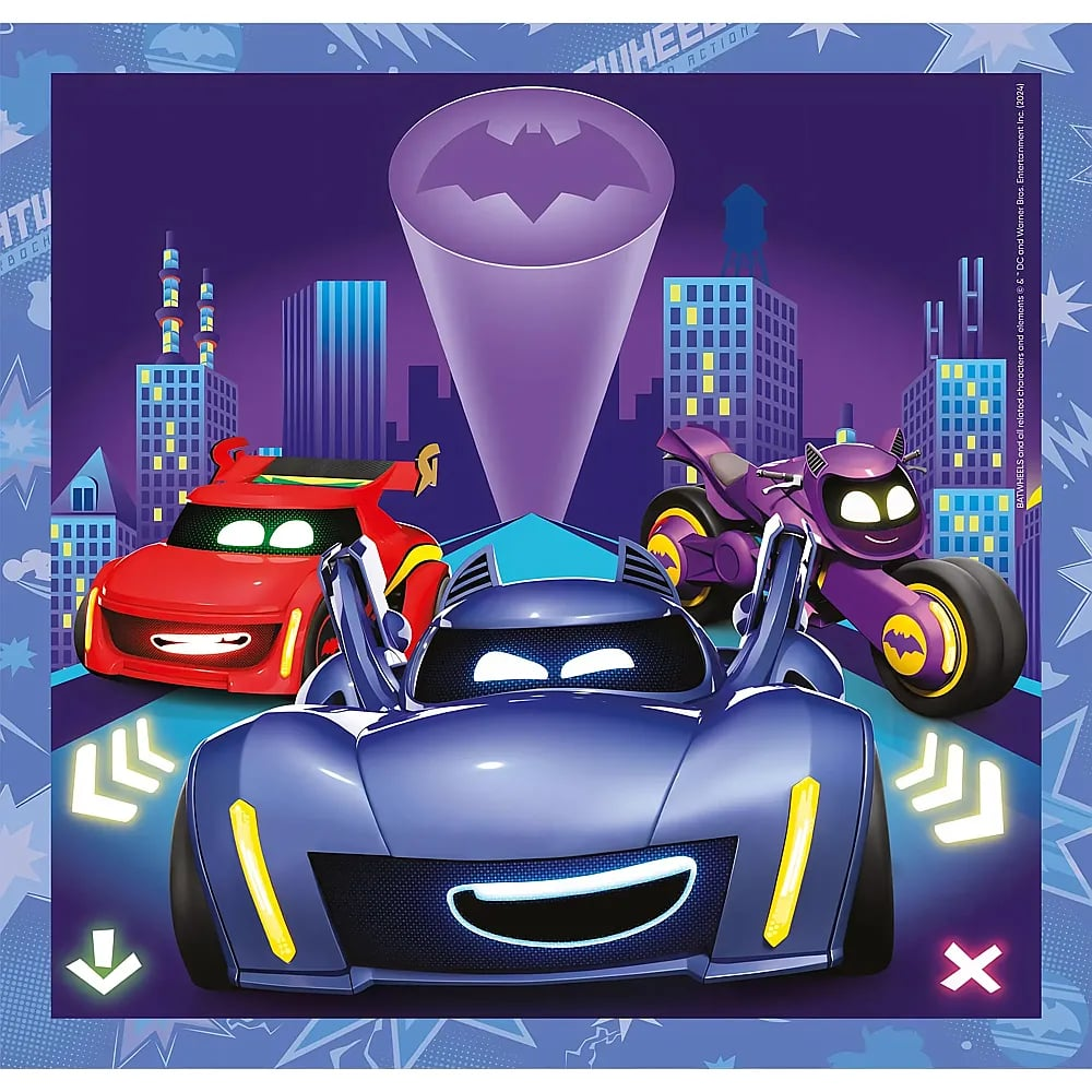 Drei personifizierte Batman-Fahrzeuge fahren nachts vor einer Skyline, im Hintergrund leuchtet das Bat-Signal.