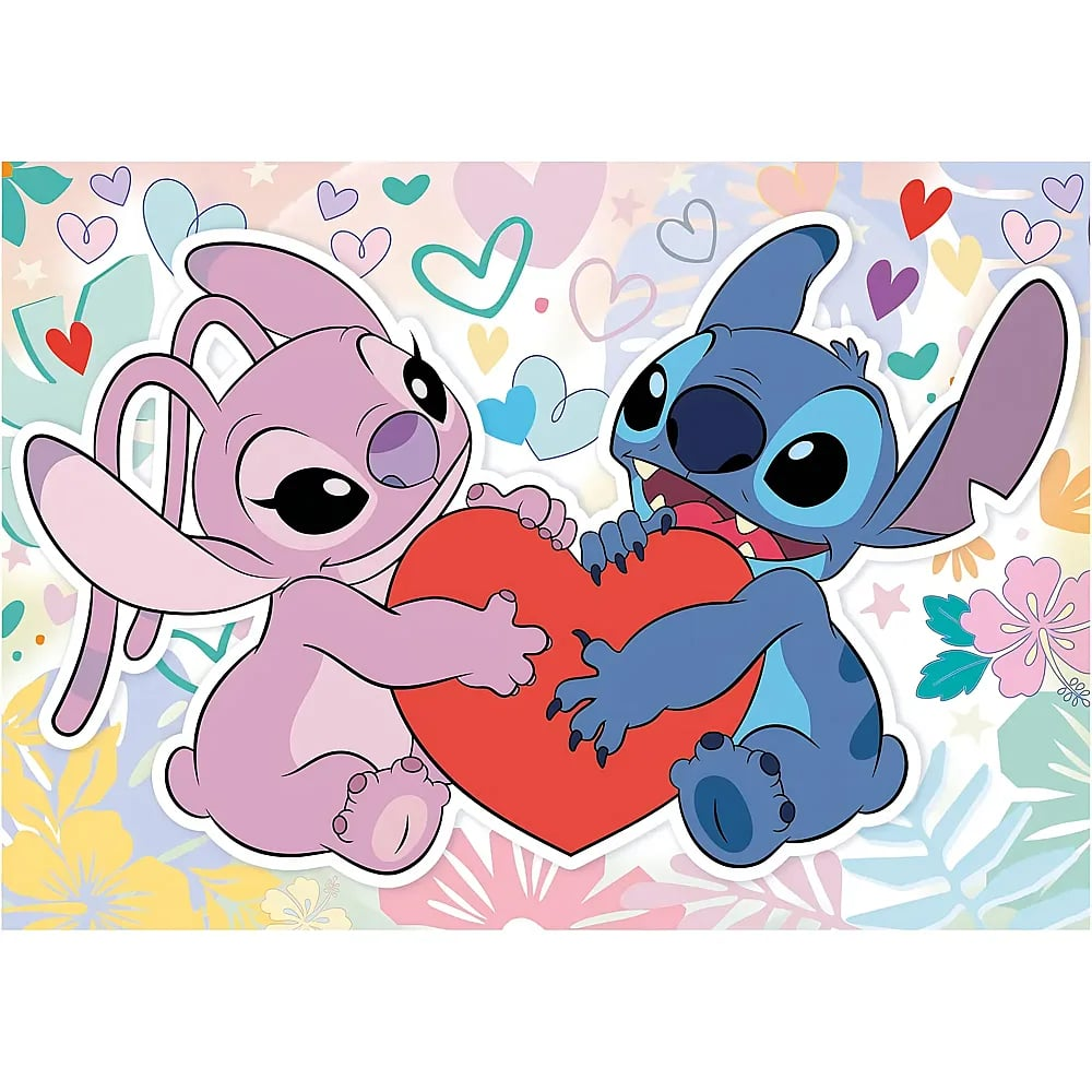 Stitch y Angel sostienen un corazón rojo juntos sobre un fondo pastel lleno de corazones y flores.