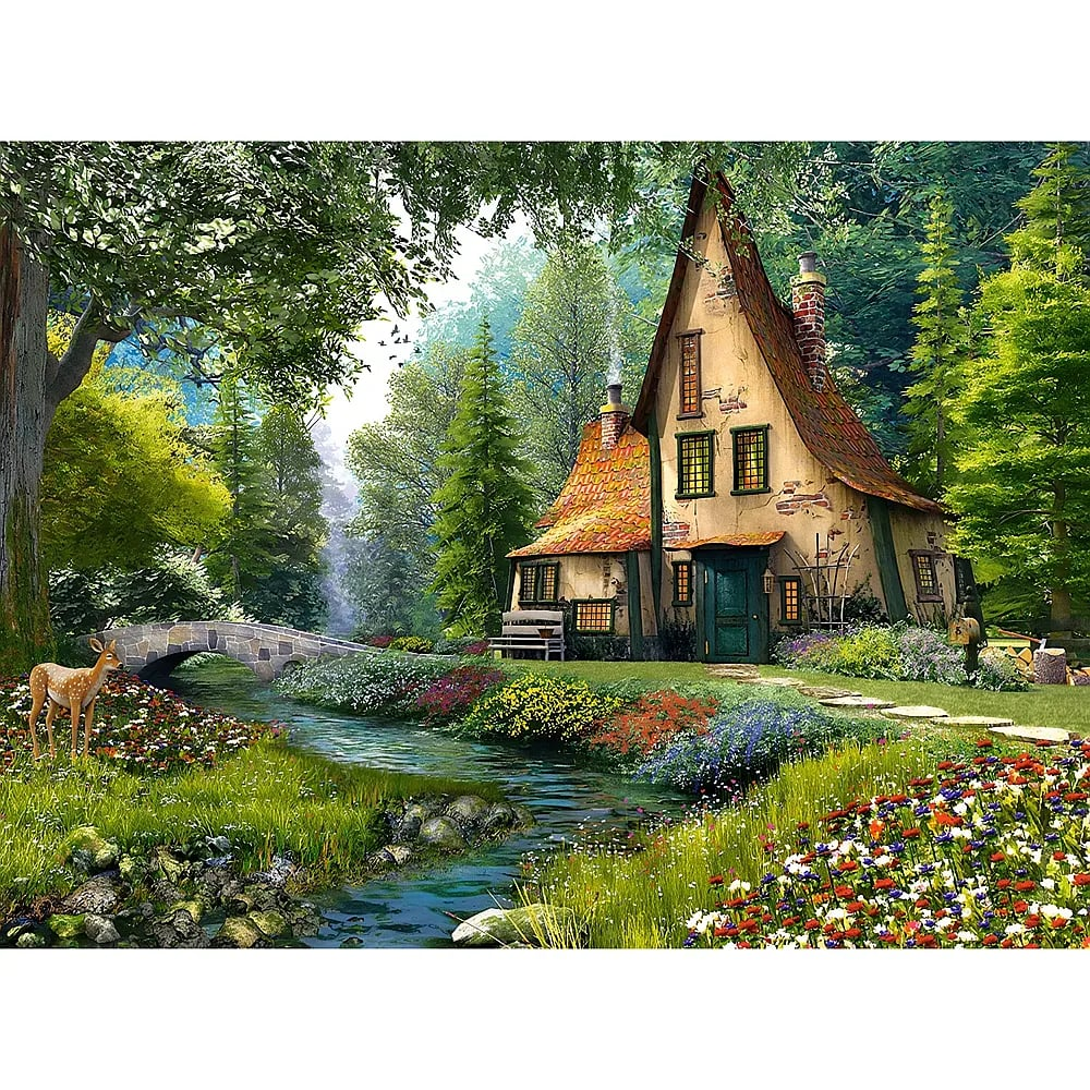 Ein malerisches Cottage am Bach mit Steinbrücke, Wildblumen und einem Reh im satten Wald.