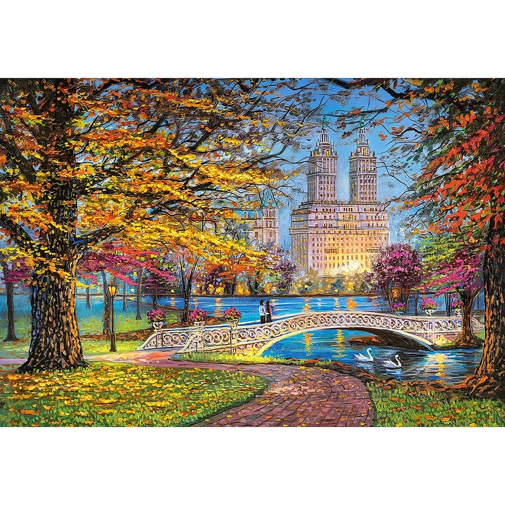 Ein buntes Herbstgemälde von New Yorks Central Park mit einer Bogenbrücke, hohen Türmen und zwei Schwänen auf dem See.