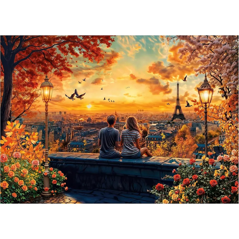 Una pareja en un muro contempla París y la Torre Eiffel al atardecer, rodeados de árboles otoñales y rosas.