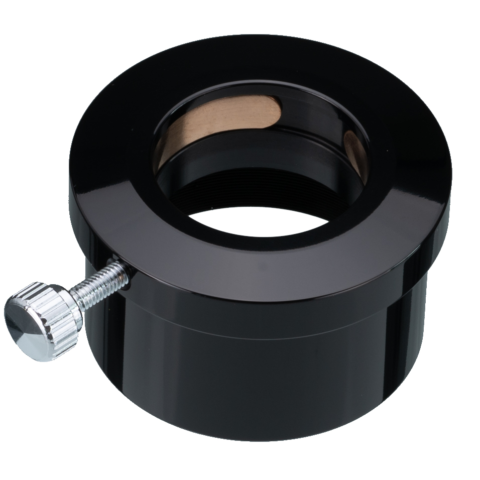 Schwarzer Metalladapterring mit einem silbernen Rändelsitzschraube auf weißem Hintergrund.