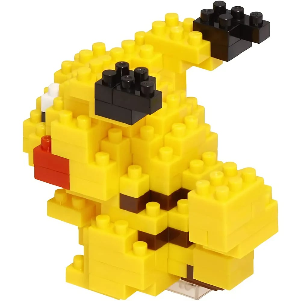 Una piccola statuetta di Pikachu costruita con mattoncini gialli, neri e rossi.