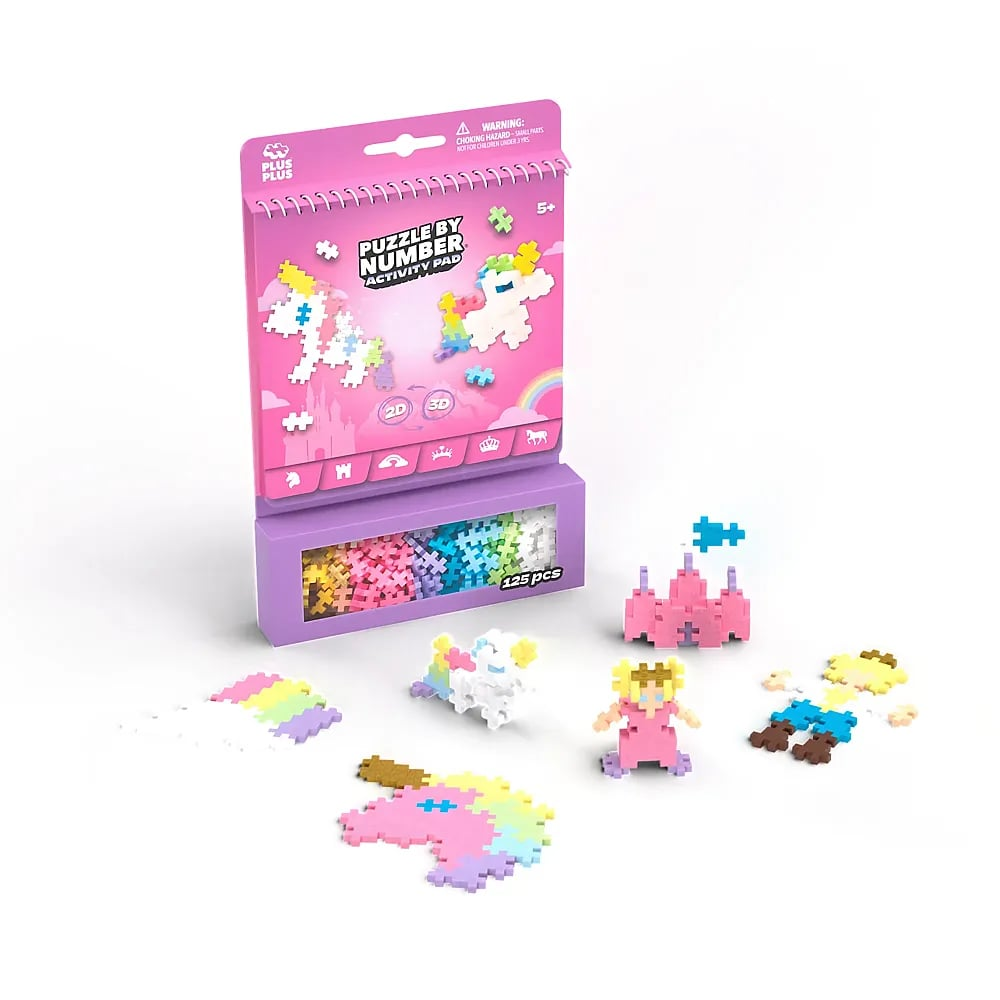 Bloque de actividades Plus-Plus Puzzle by Number con envase rosa y figuras coloridas sobre fondo blanco.