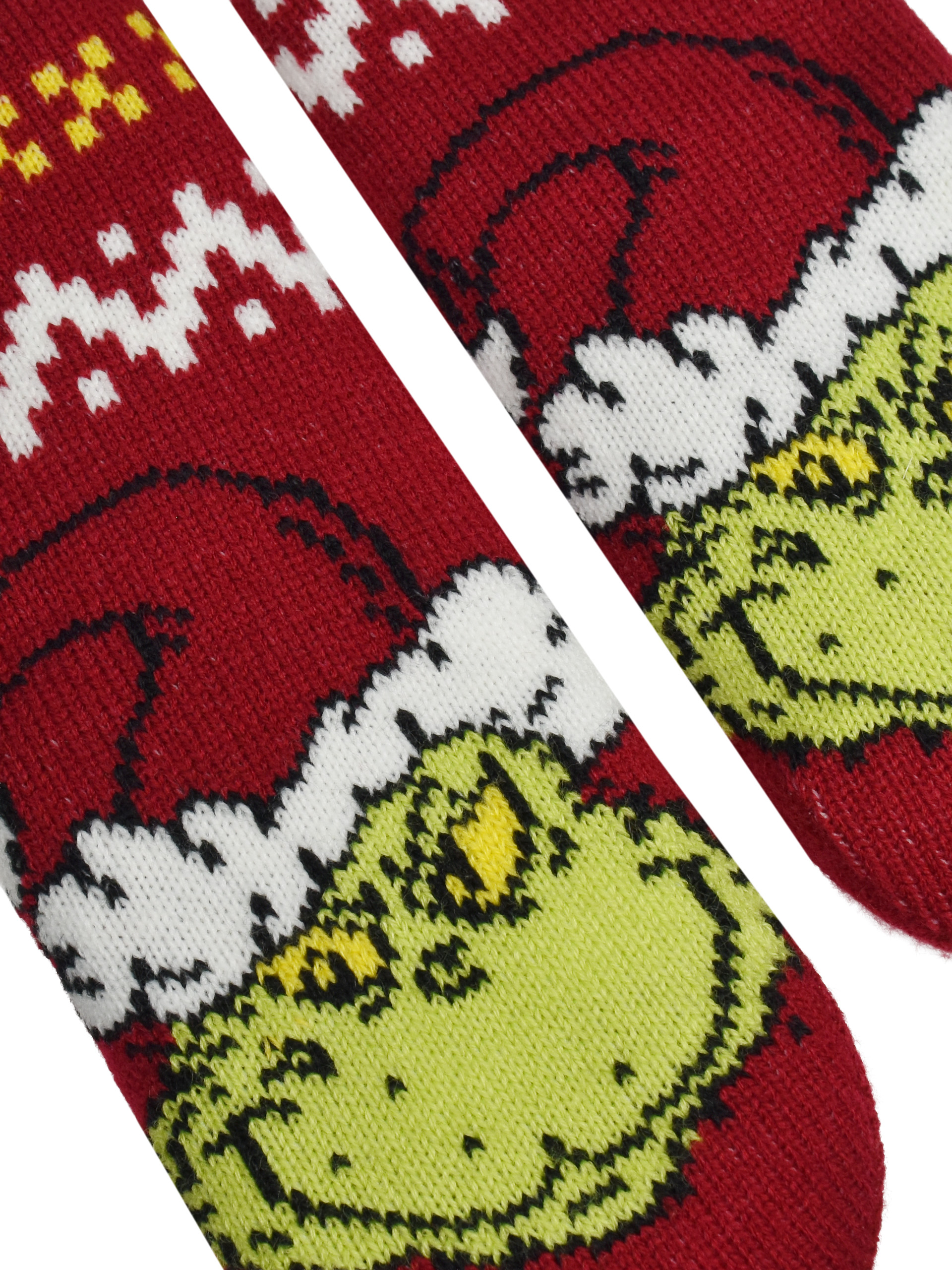 Rote Weihnachtssocken mit Grinch-Motiv und weißem Strickmuster.