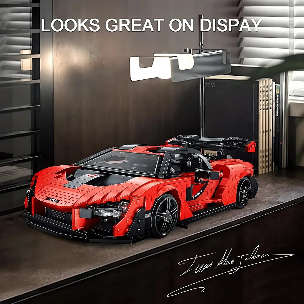 Ein rotes und schwarzes Lego-Sportwagenmodell steht auf einem dunklen Regal in einem modernen Zimmer.