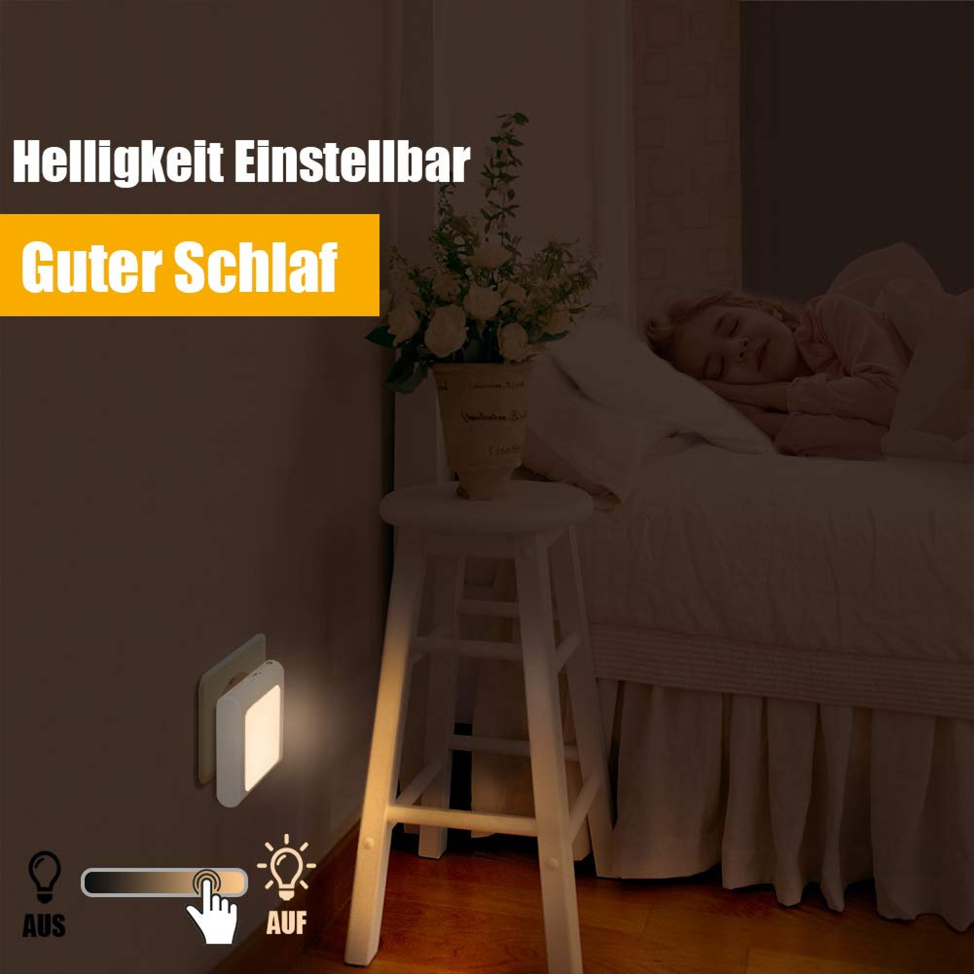 Nachtlicht an Wand mit Dimmfunktion, im Hintergrund Kind im Bett und Nachttisch.
