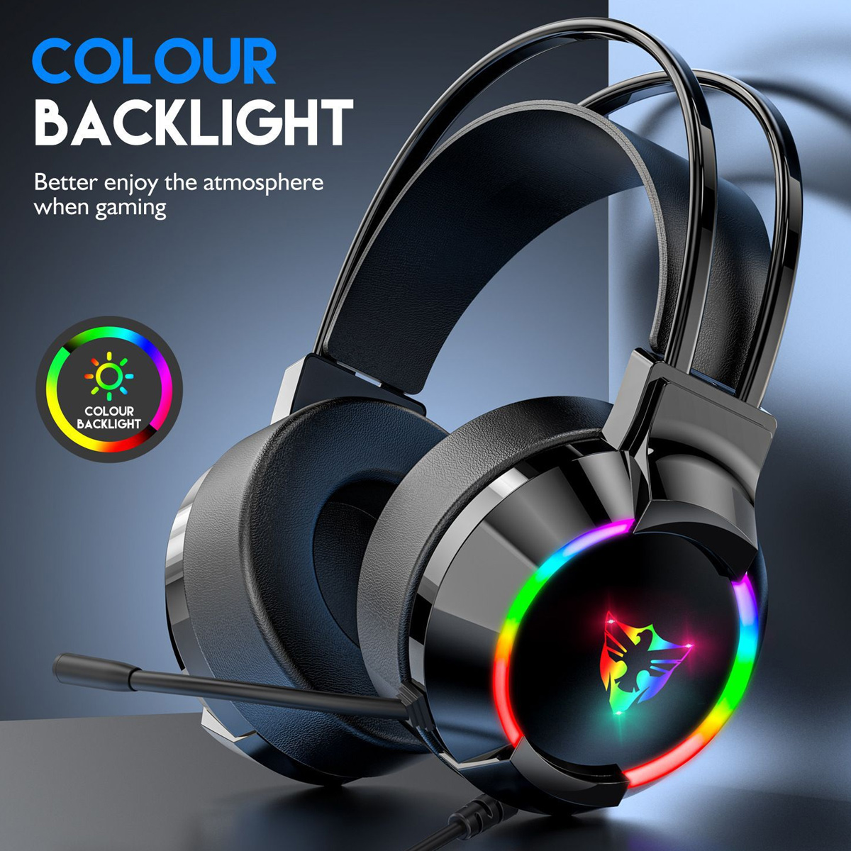 Schwarze Gaming-Kopfhörer mit RGB-Hintergrundbeleuchtung und integriertem Mikrofon auf blauem Hintergrund.