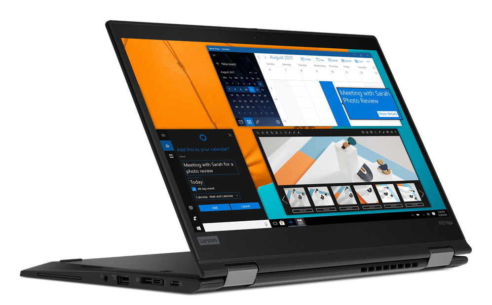 Ein schwarzer Lenovo Laptop zeigt einen bunten Kalender auf dem Bildschirm vor weißem Hintergrund.